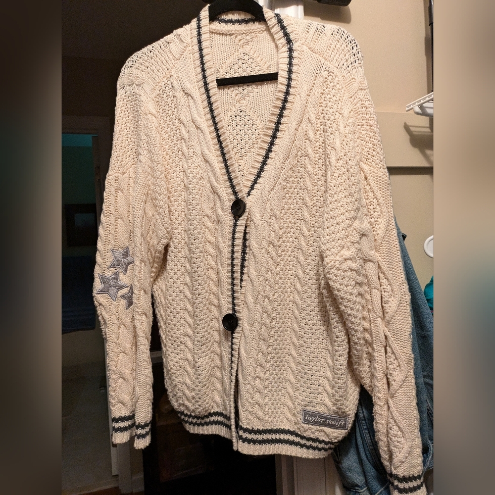 Taylor Swift folklore cardigan